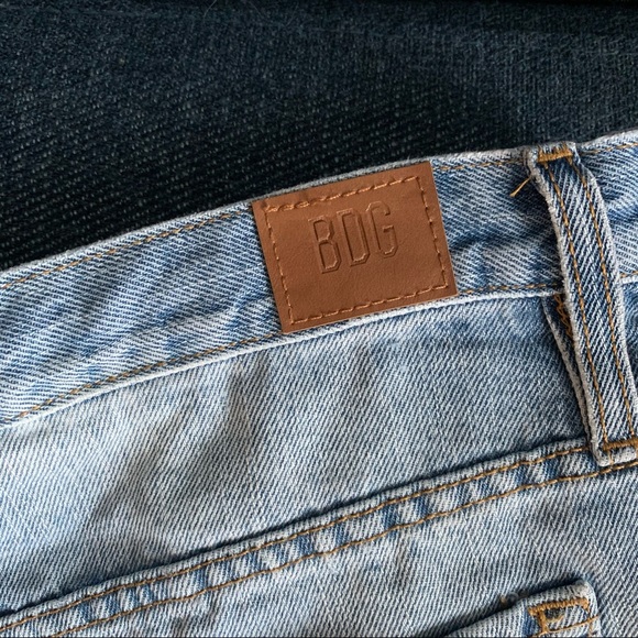 SOLD ON DEPOP - UO BDG Mom Jean High Waisted Jean Shorts - Size 30 - Picture 6 of 9